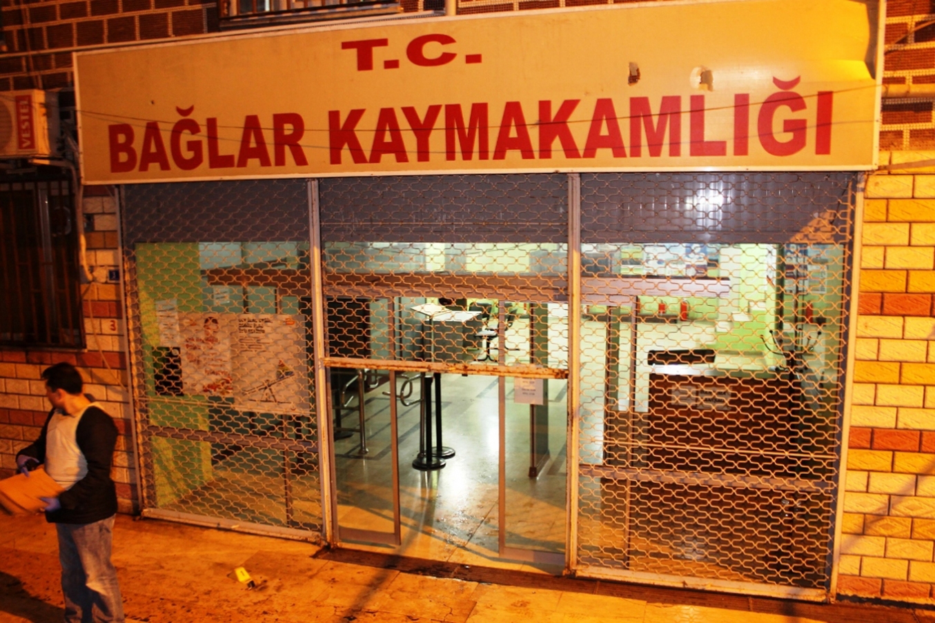 Diyarbakır’da Kaymakamlığa ses bombası atıldı